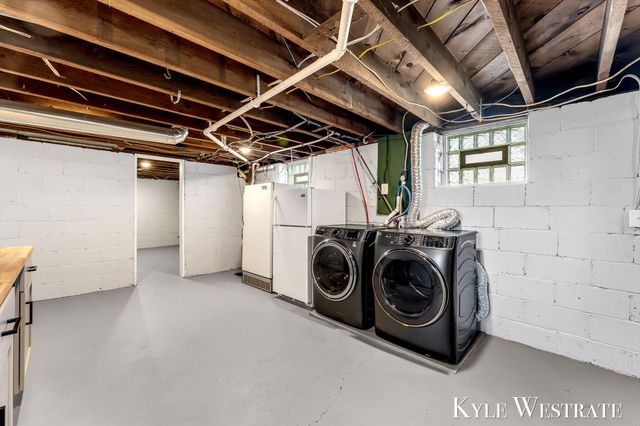 910 W 32nd Street, Holland, MI 49423