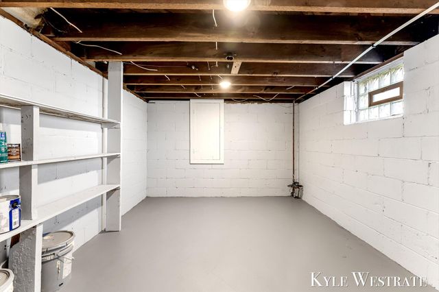 910 W 32nd Street, Holland, MI 49423