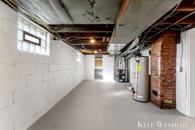 910 W 32nd Street, Holland, MI 49423