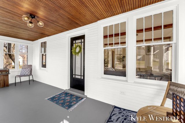 910 W 32nd Street, Holland, MI 49423