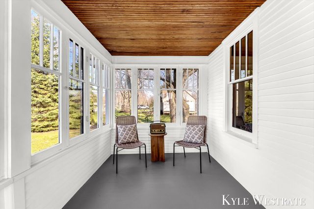 910 W 32nd Street, Holland, MI 49423