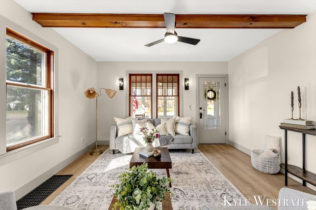 910 W 32nd Street, Holland, MI 49423