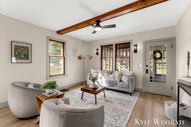 910 W 32nd Street, Holland, MI 49423