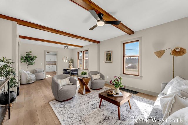 910 W 32nd Street, Holland, MI 49423