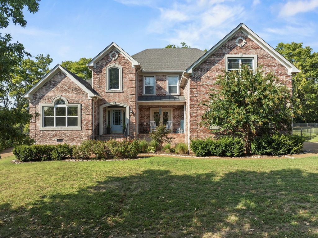 1007 Island Brook Dr, Hendersonville, TN 37075
