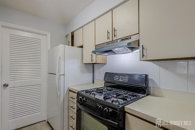 236 Blew Court, East Brunswick, NJ 08816