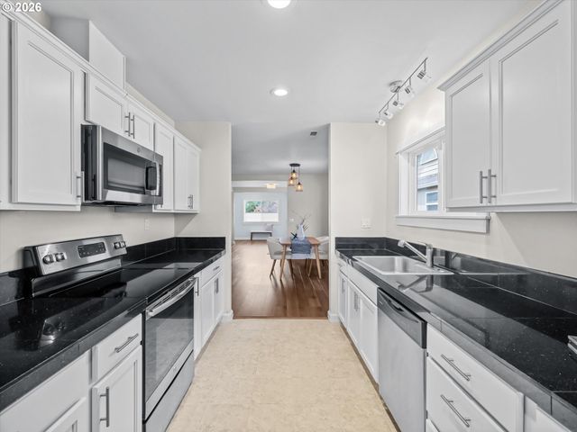 3730 Se 64TH Ave, Portland, OR 97206