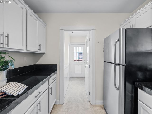 3730 Se 64TH Ave, Portland, OR 97206