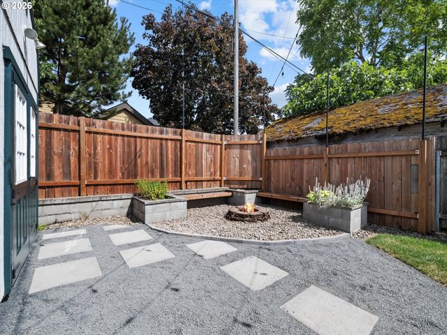 3730 Se 64TH Ave, Portland, OR 97206