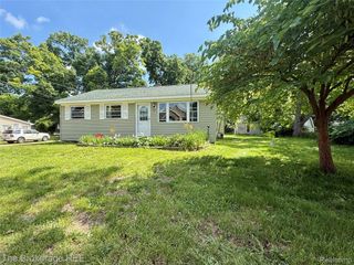 3657 Jackson Boulevard, White Lake Charter Township, MI 48383