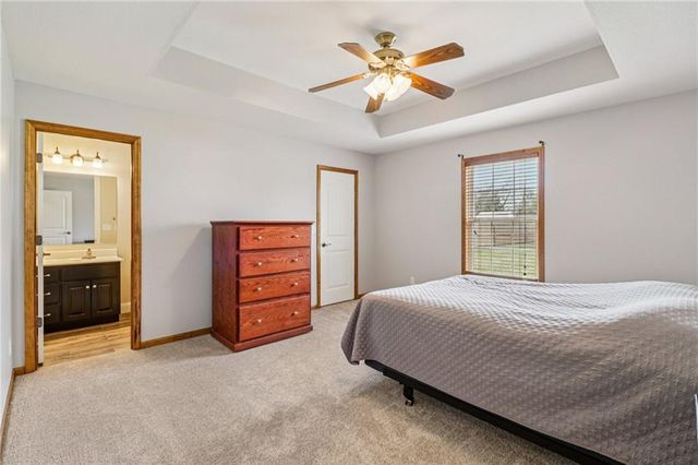 1343 S Delaware Drive, Tonganoxie, KS 66086