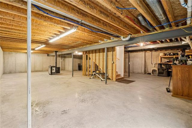 1343 S Delaware Drive, Tonganoxie, KS 66086