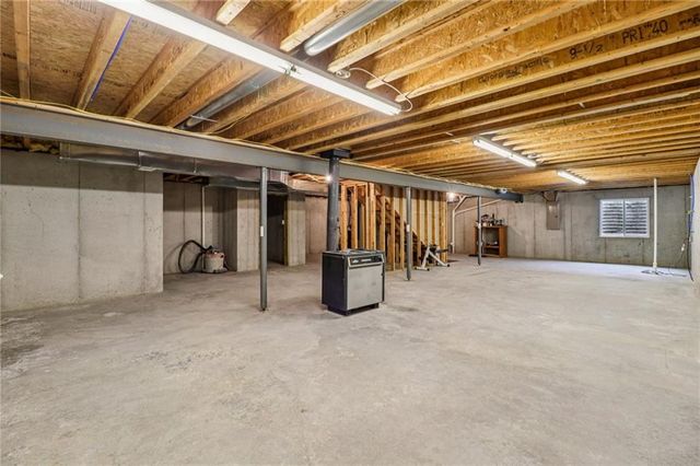 1343 S Delaware Drive, Tonganoxie, KS 66086