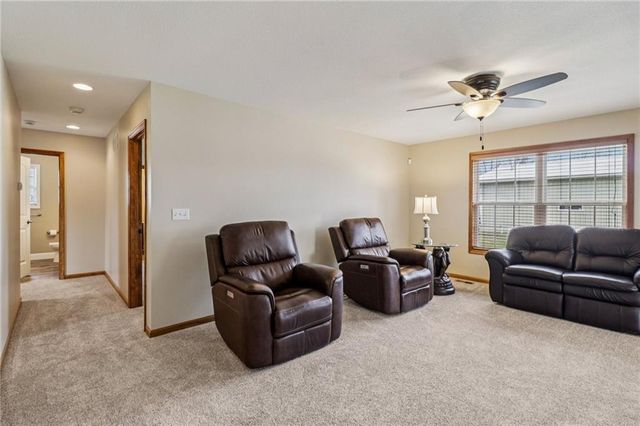 1343 S Delaware Drive, Tonganoxie, KS 66086