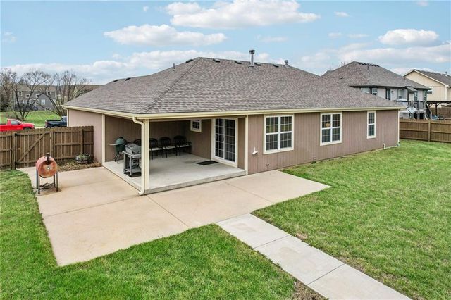 1343 S Delaware Drive, Tonganoxie, KS 66086