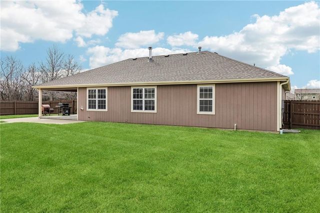 1343 S Delaware Drive, Tonganoxie, KS 66086