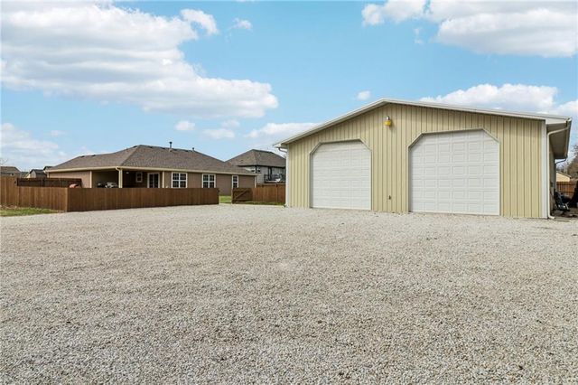 1343 S Delaware Drive, Tonganoxie, KS 66086