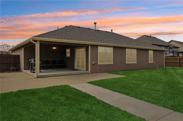 1343 S Delaware Drive, Tonganoxie, KS 66086