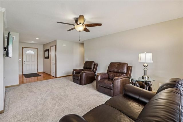 1343 S Delaware Drive, Tonganoxie, KS 66086