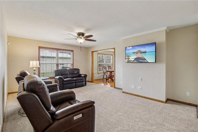 1343 S Delaware Drive, Tonganoxie, KS 66086