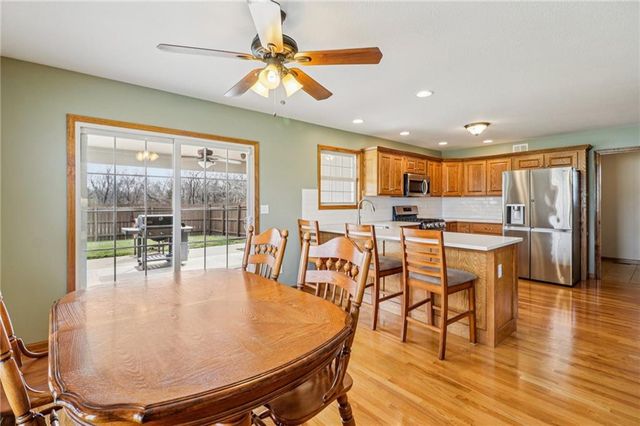 1343 S Delaware Drive, Tonganoxie, KS 66086