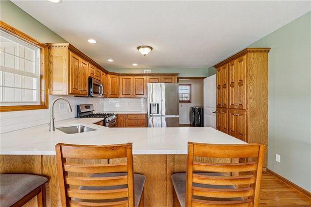 1343 S Delaware Drive, Tonganoxie, KS 66086