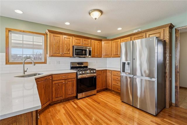 1343 S Delaware Drive, Tonganoxie, KS 66086