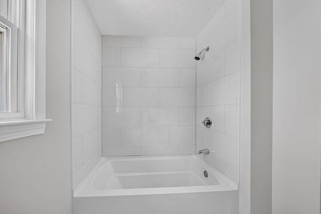 71 Great Neck Rd, Wareham, MA 02571