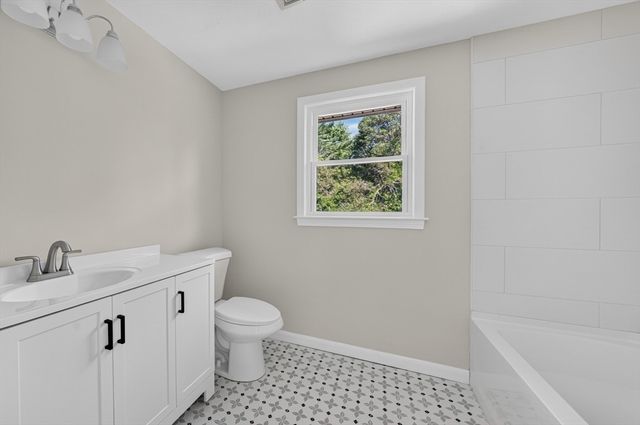 71 Great Neck Rd, Wareham, MA 02571