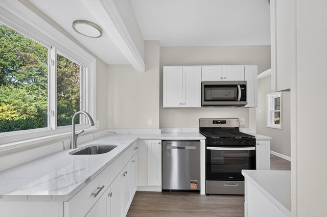 71 Great Neck Rd, Wareham, MA 02571