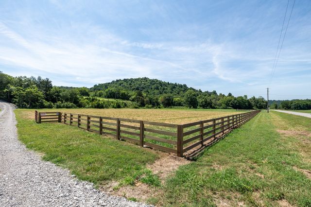 2952 Springplace Rd, Belfast, TN 37019