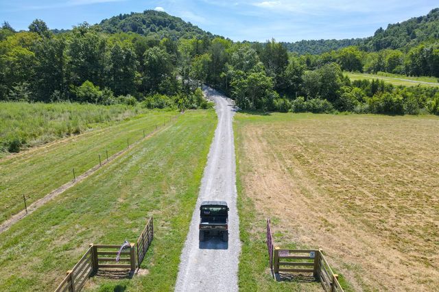 2952 Springplace Rd, Belfast, TN 37019