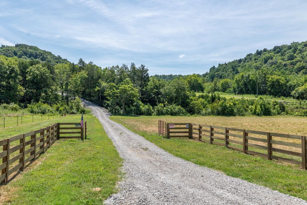 2952 Springplace Rd, Belfast, TN 37019