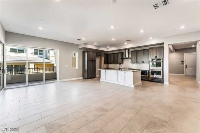 9132 Las Manaitas Avenue 302, Las Vegas, NV 89144