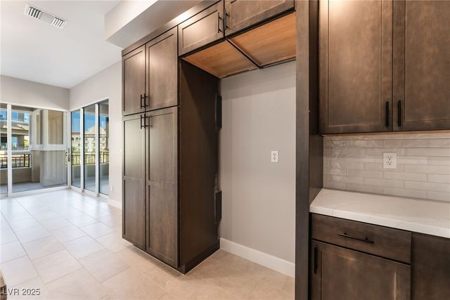 9132 Las Manaitas Avenue 302, Las Vegas, NV 89144