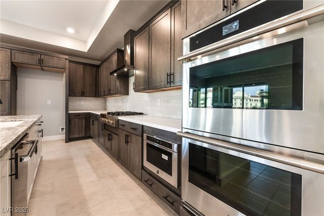 9132 Las Manaitas Avenue 302, Las Vegas, NV 89144