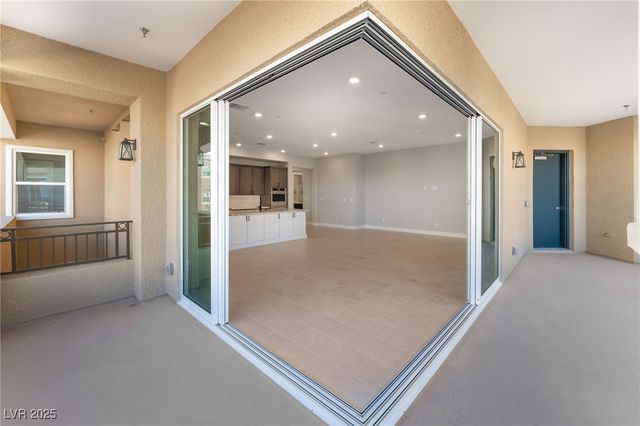 9132 Las Manaitas Avenue 302, Las Vegas, NV 89144