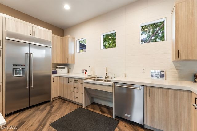 9132 Las Manaitas Avenue 302, Las Vegas, NV 89144