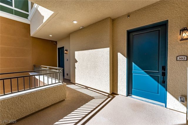 9132 Las Manaitas Avenue 302, Las Vegas, NV 89144