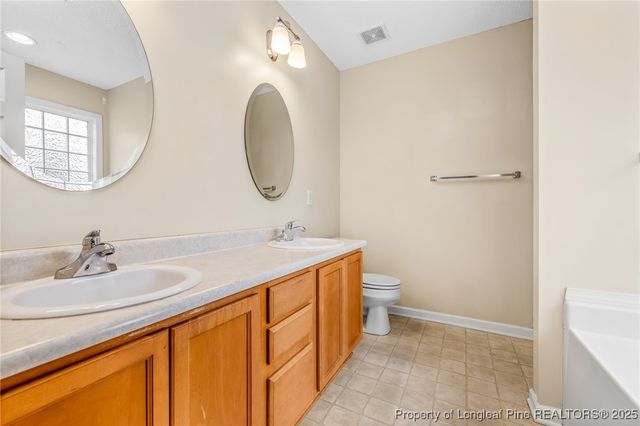 817 Bramblegate Road, Hope Mills, NC 28348