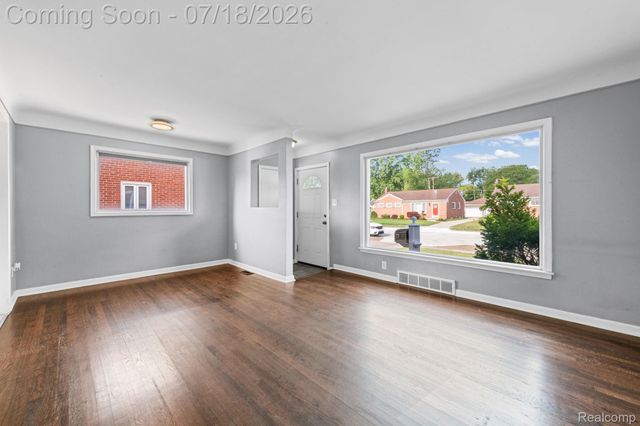 8950 Brentwood Street, Livonia, MI 48150