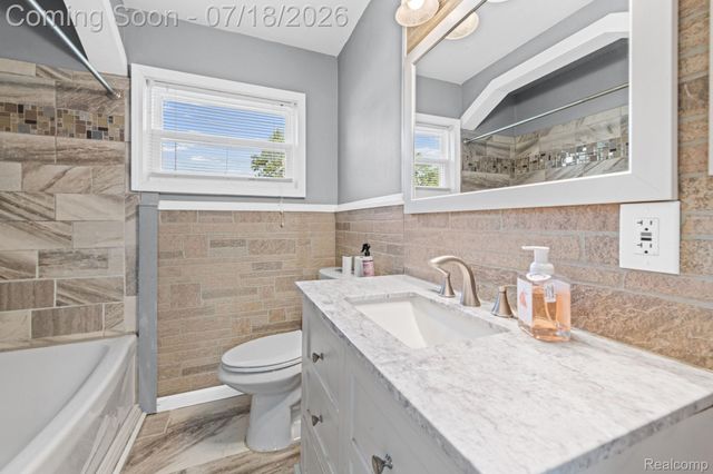 8950 Brentwood Street, Livonia, MI 48150
