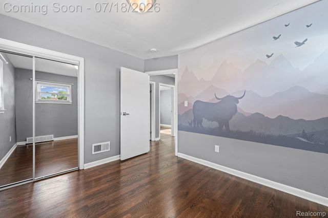 8950 Brentwood Street, Livonia, MI 48150