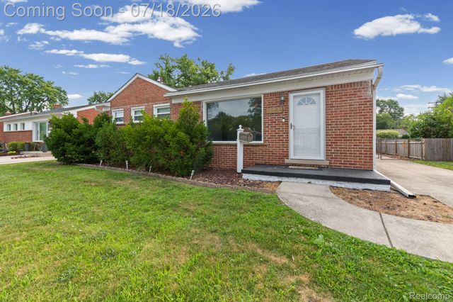 8950 Brentwood Street, Livonia, MI 48150