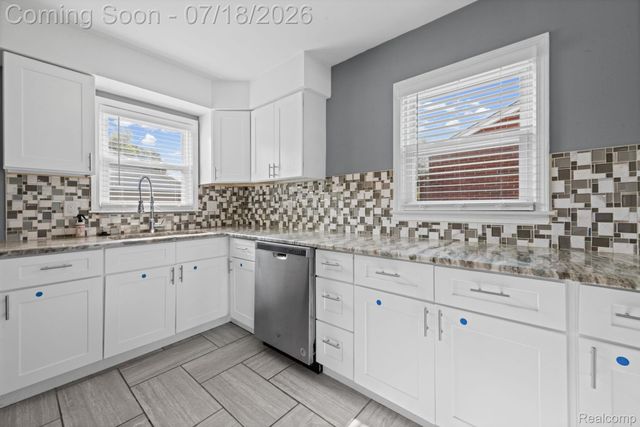 8950 Brentwood Street, Livonia, MI 48150