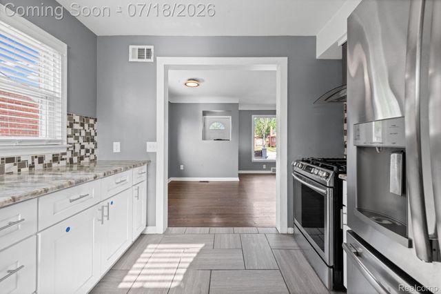 8950 Brentwood Street, Livonia, MI 48150