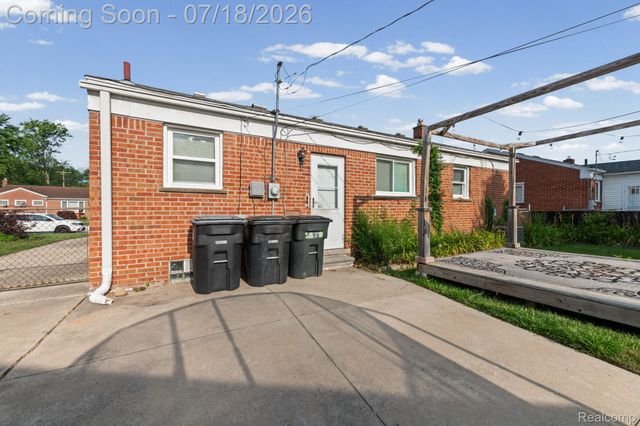 8950 Brentwood Street, Livonia, MI 48150