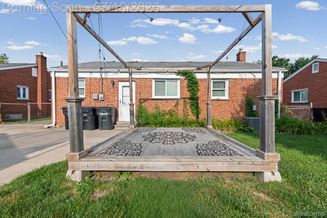 8950 Brentwood Street, Livonia, MI 48150