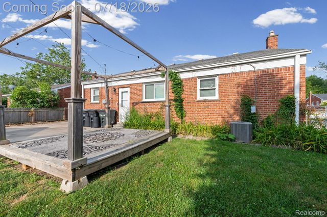 8950 Brentwood Street, Livonia, MI 48150
