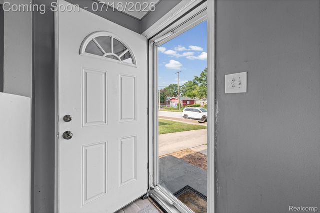 8950 Brentwood Street, Livonia, MI 48150